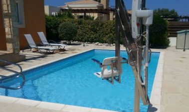 Hoist-from-back-to-pool-1-600x433