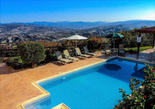 100 Villa Quardia Pool to Mountains