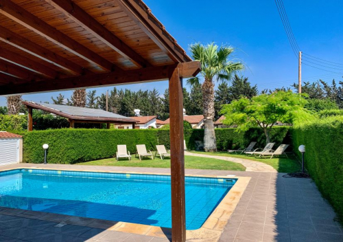 190 Villa Athena Coral Bay. Heated 10m pool to garden