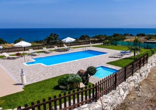 Villa Amorosa, Latchi, 4 Bedrooms, Pool Table, Baby Pool, Beach Front