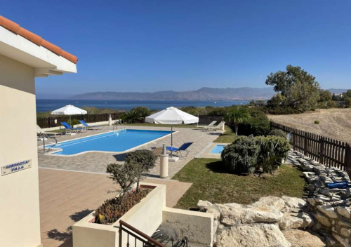 Villa Amorosa, Latchi, 4 Bedrooms, Pool Table, Baby Pool, Beach Front