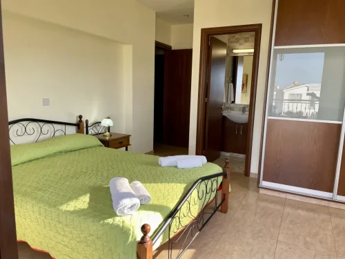 380-Villa-Amorosa-Master-Bedroom-to-Ensuite